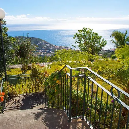 Afonso 4* Estreito de Camara de Lobos